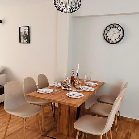 Goldy Central Beach Apartment With Private Garden Burgas Ngoại thất bức ảnh