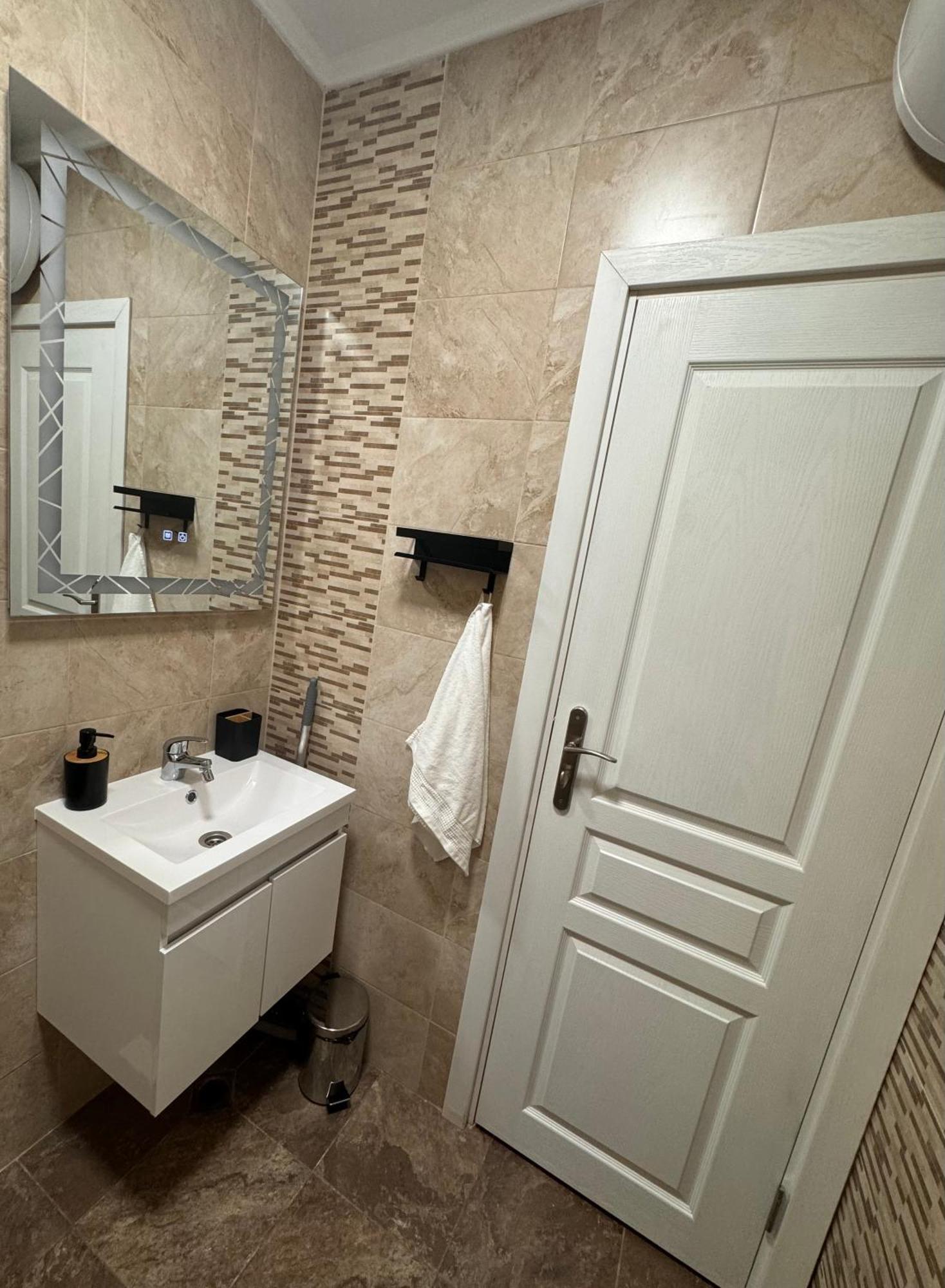 Goldy Central Beach Apartment With Private Garden Burgas Ngoại thất bức ảnh