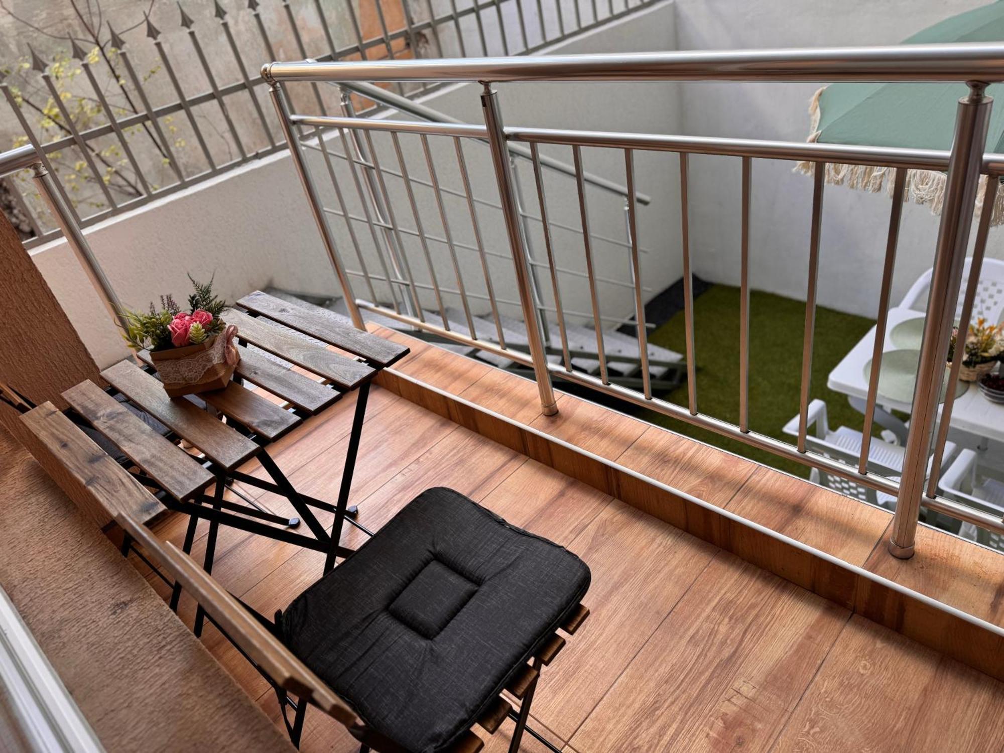 Goldy Central Beach Apartment With Private Garden Burgas Ngoại thất bức ảnh