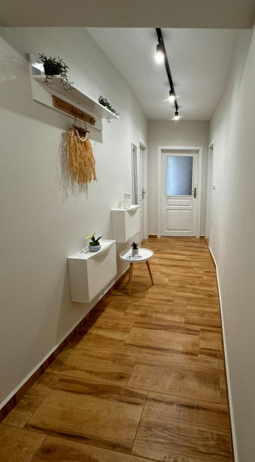 Goldy Central Beach Apartment With Private Garden Burgas Ngoại thất bức ảnh