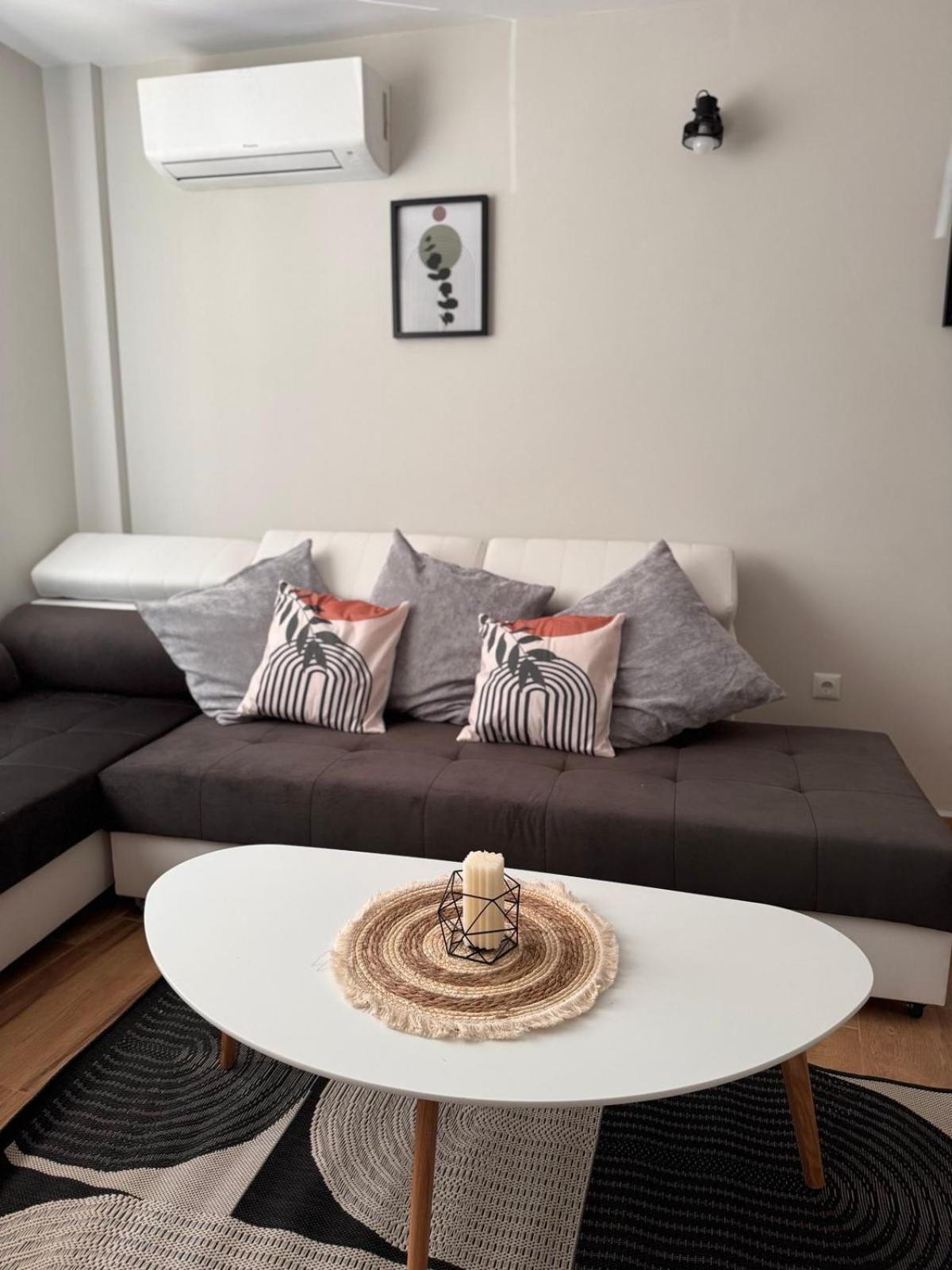 Goldy Central Beach Apartment With Private Garden Burgas Ngoại thất bức ảnh