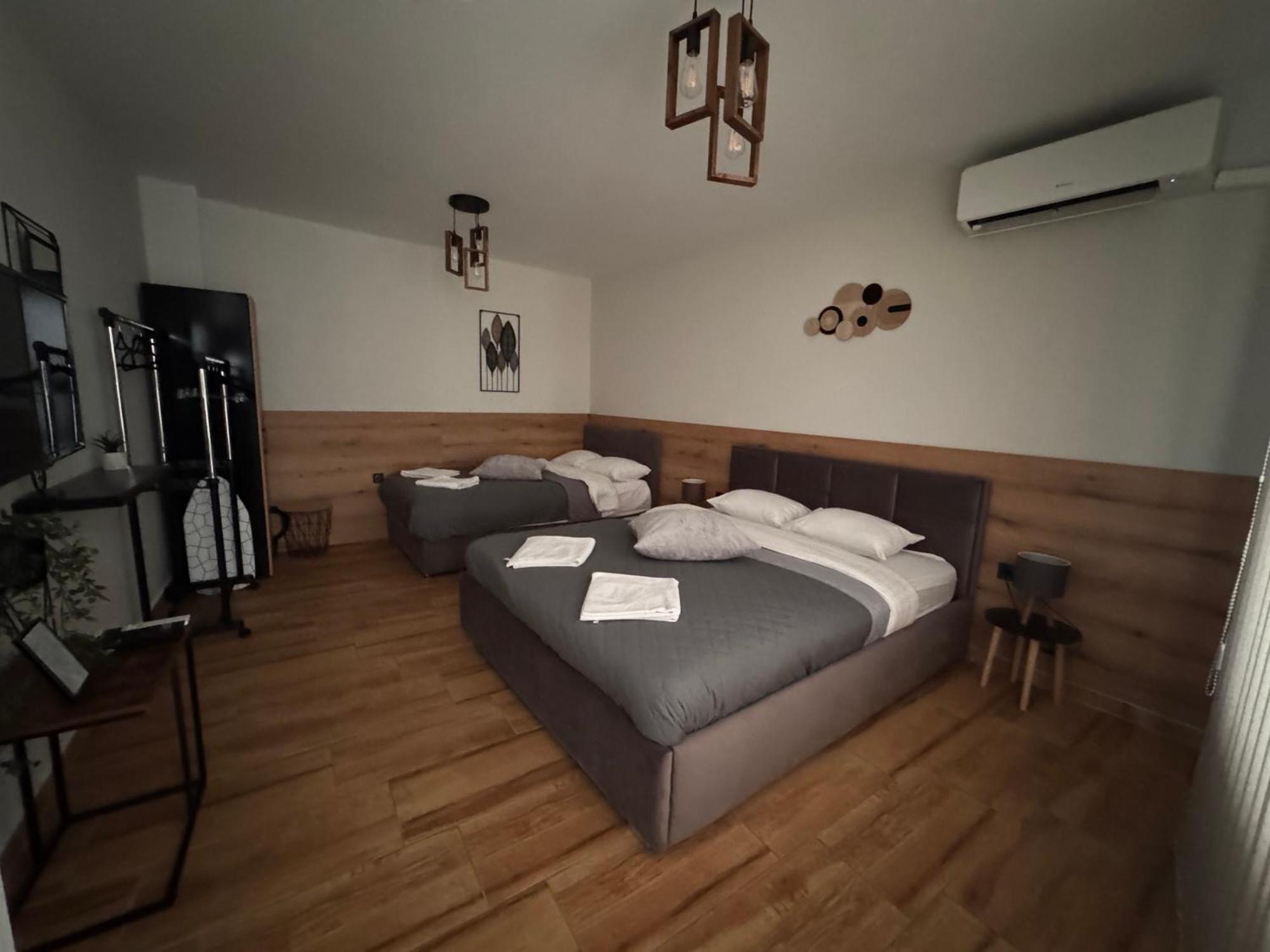 Goldy Central Beach Apartment With Private Garden Burgas Ngoại thất bức ảnh