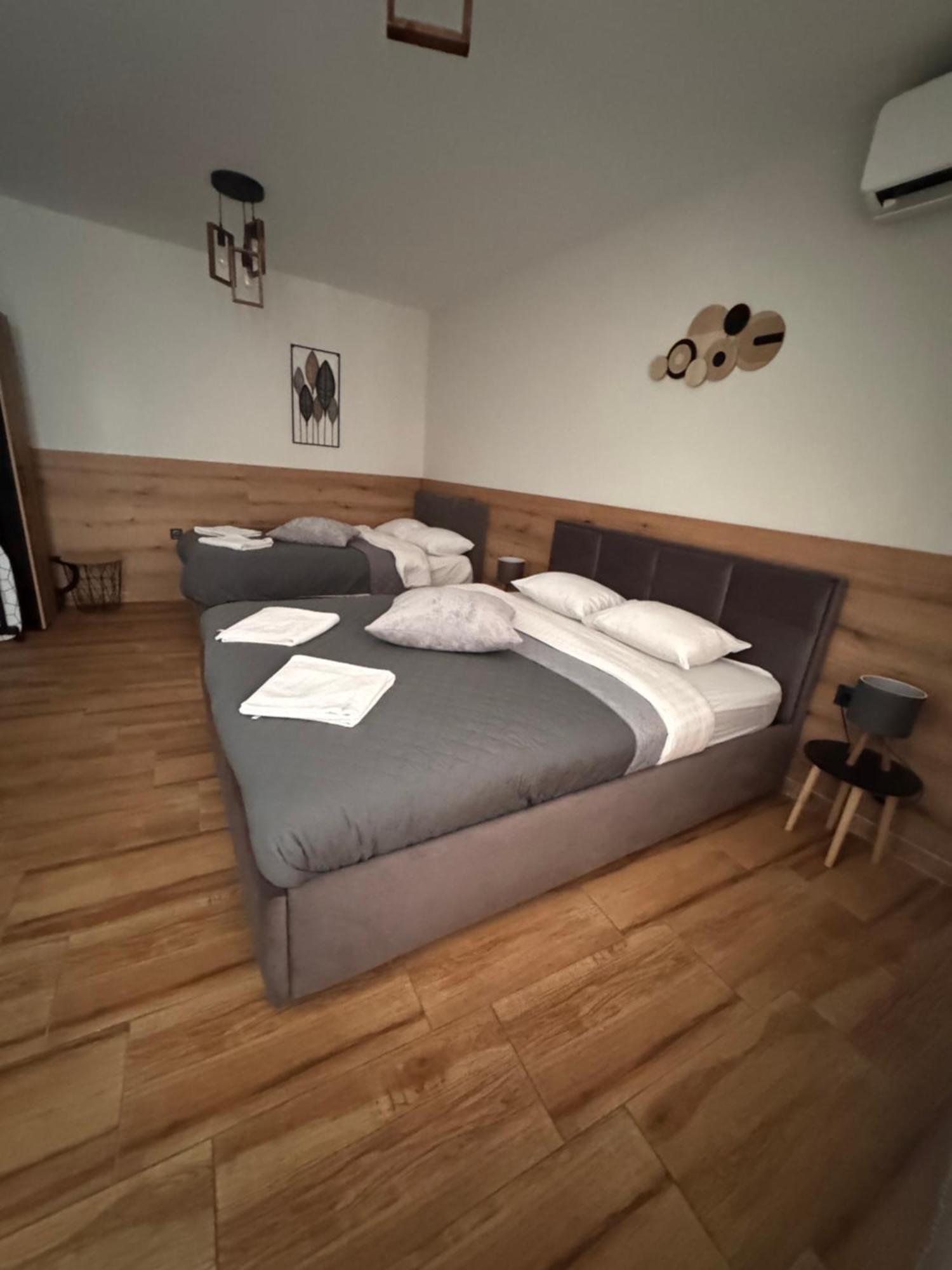 Goldy Central Beach Apartment With Private Garden Burgas Ngoại thất bức ảnh