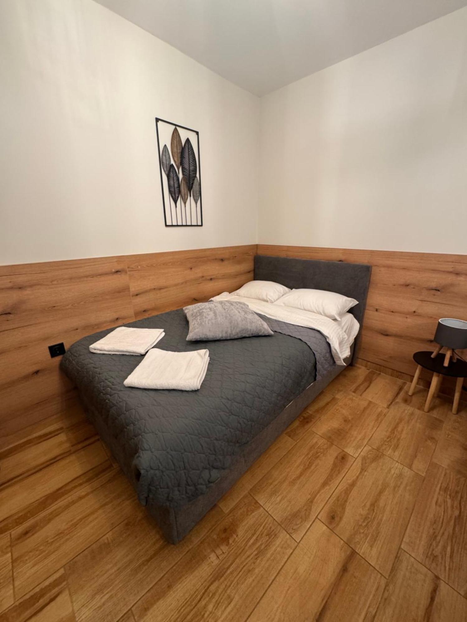 Goldy Central Beach Apartment With Private Garden Burgas Ngoại thất bức ảnh